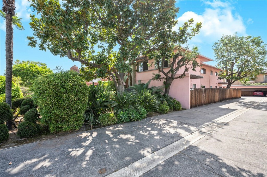 Property Photo:  470 Fairview Avenue  CA 91007 