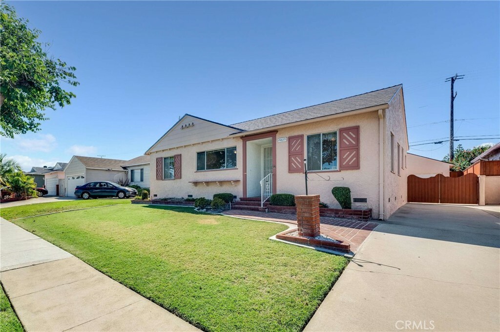 Property Photo:  4827 Deeboyar Avenue  CA 90712 