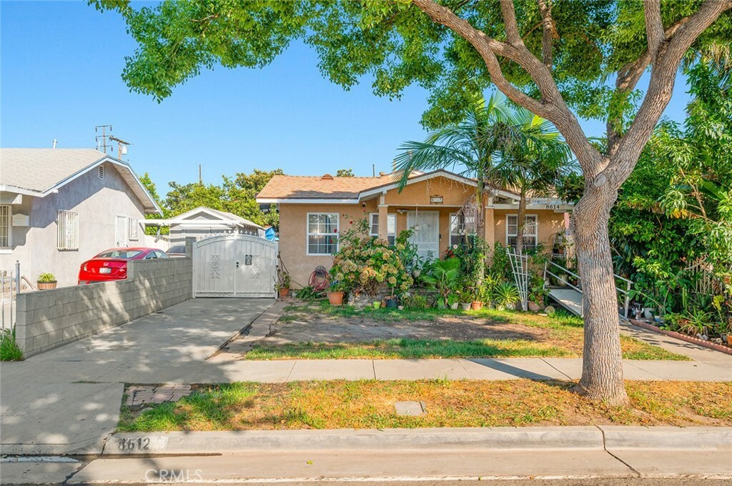 Property Photo:  8614 8614 S South Gate Avenue S  CA 90280 