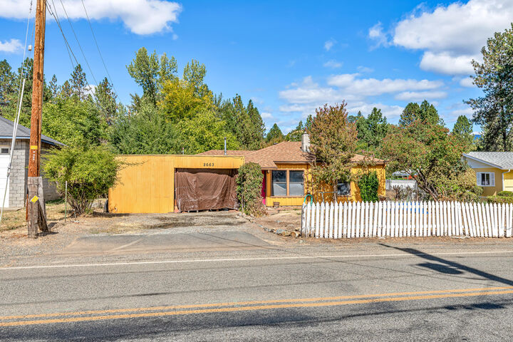 2663 Cloverlawn Drive  Grants Pass OR 97527 photo