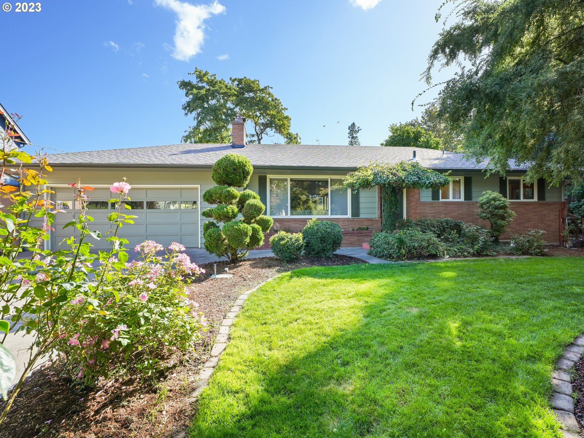 Property Photo: 8310 SW 47th Ave OR 97219