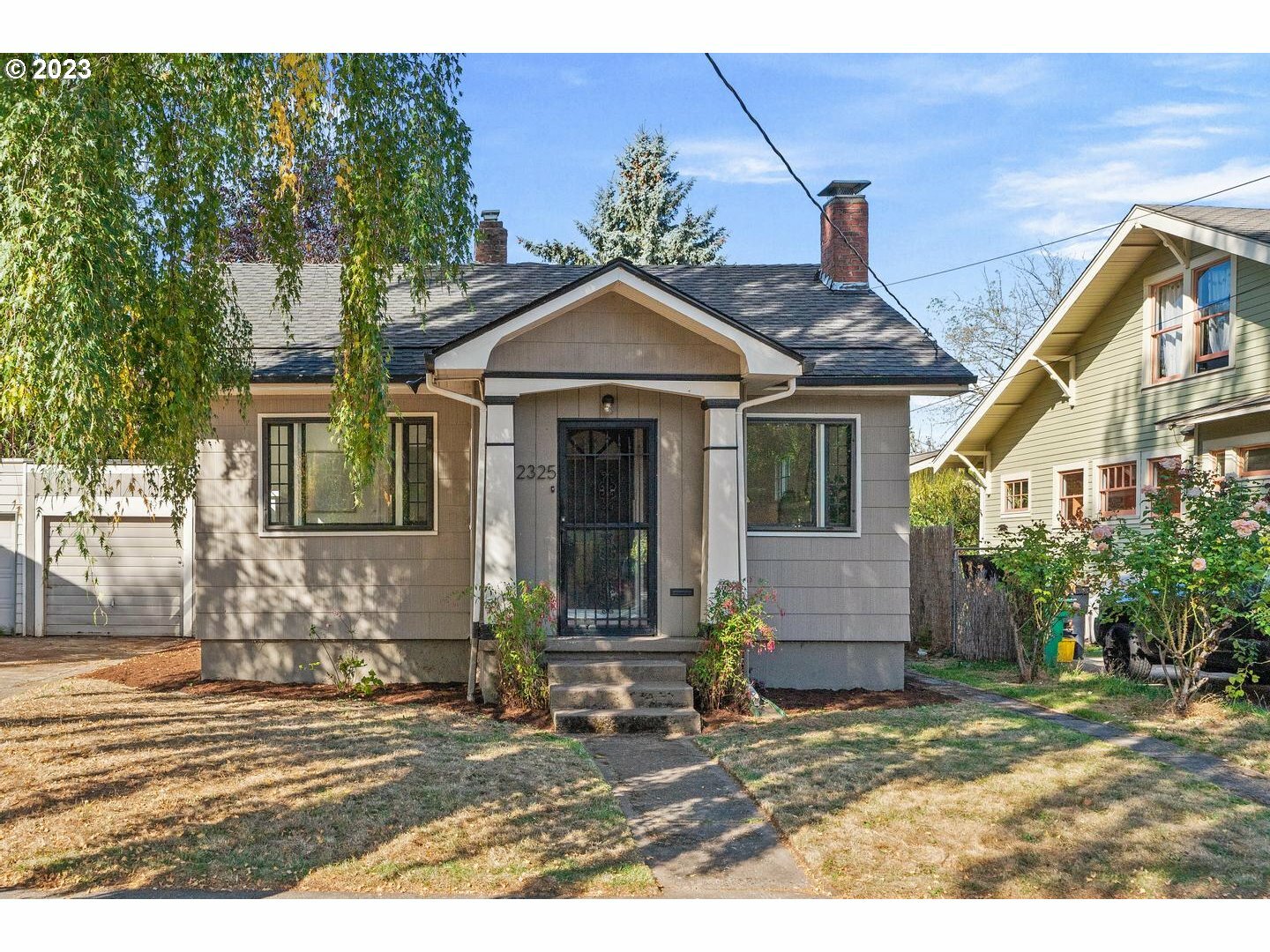 Property Photo:  2325 SE 47th Ave  OR 97215 