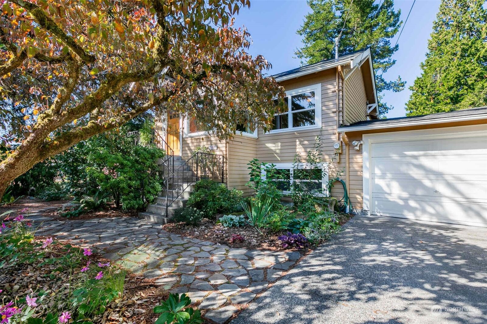 Property Photo:  11521 Fremont Avenue N  WA 98133 