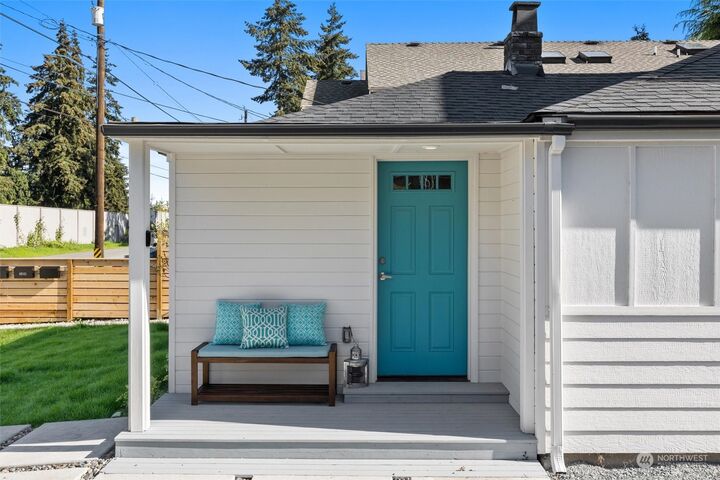 Property Photo: 8512 1st Avenue NE WA 98115