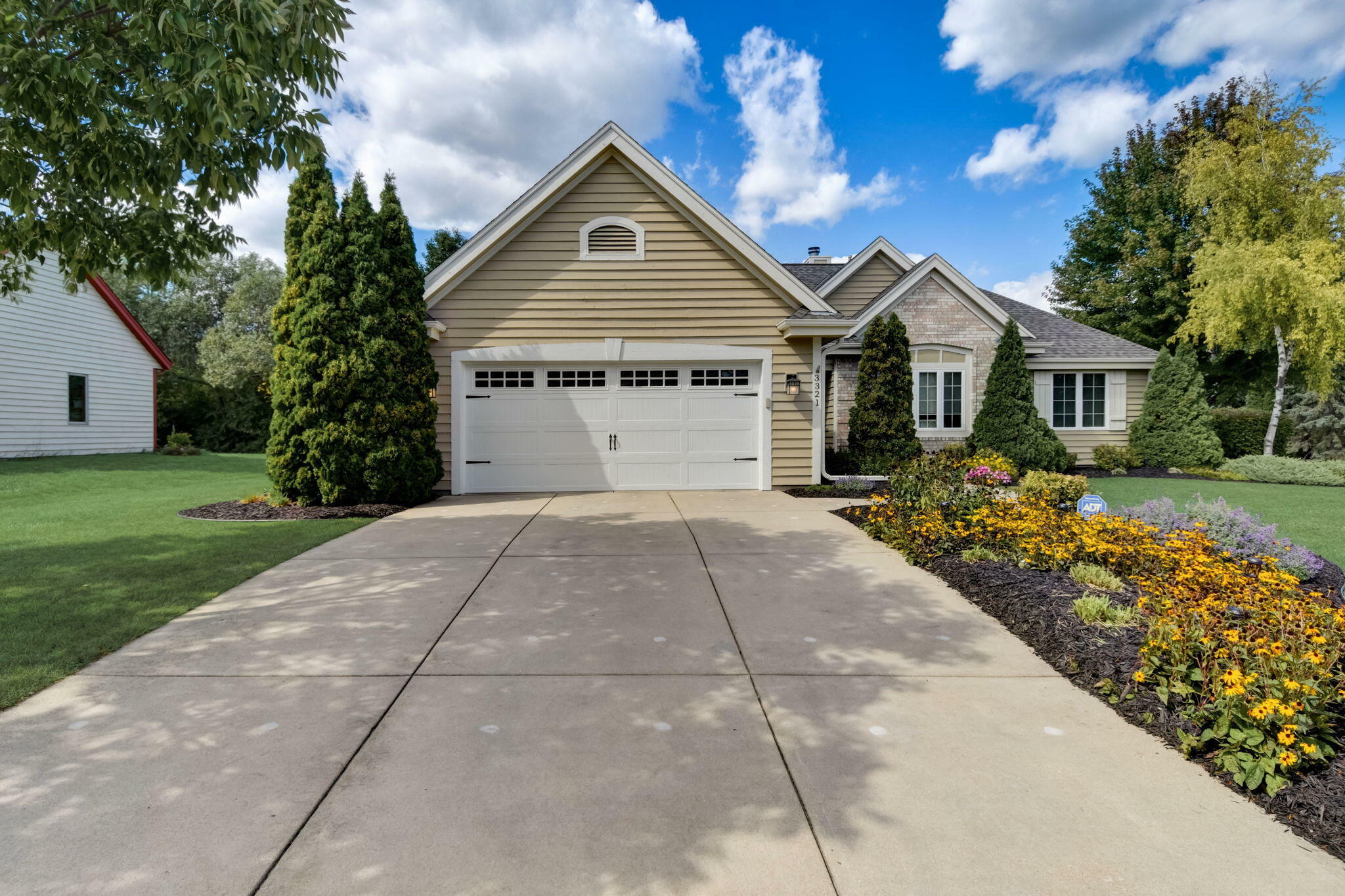 Property Photo:  3321 S Highpointe Dr  WI 53151 