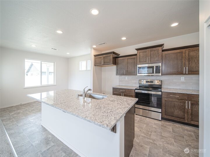 Property Photo:  1126 W Sequoia Road  WA 98837 
