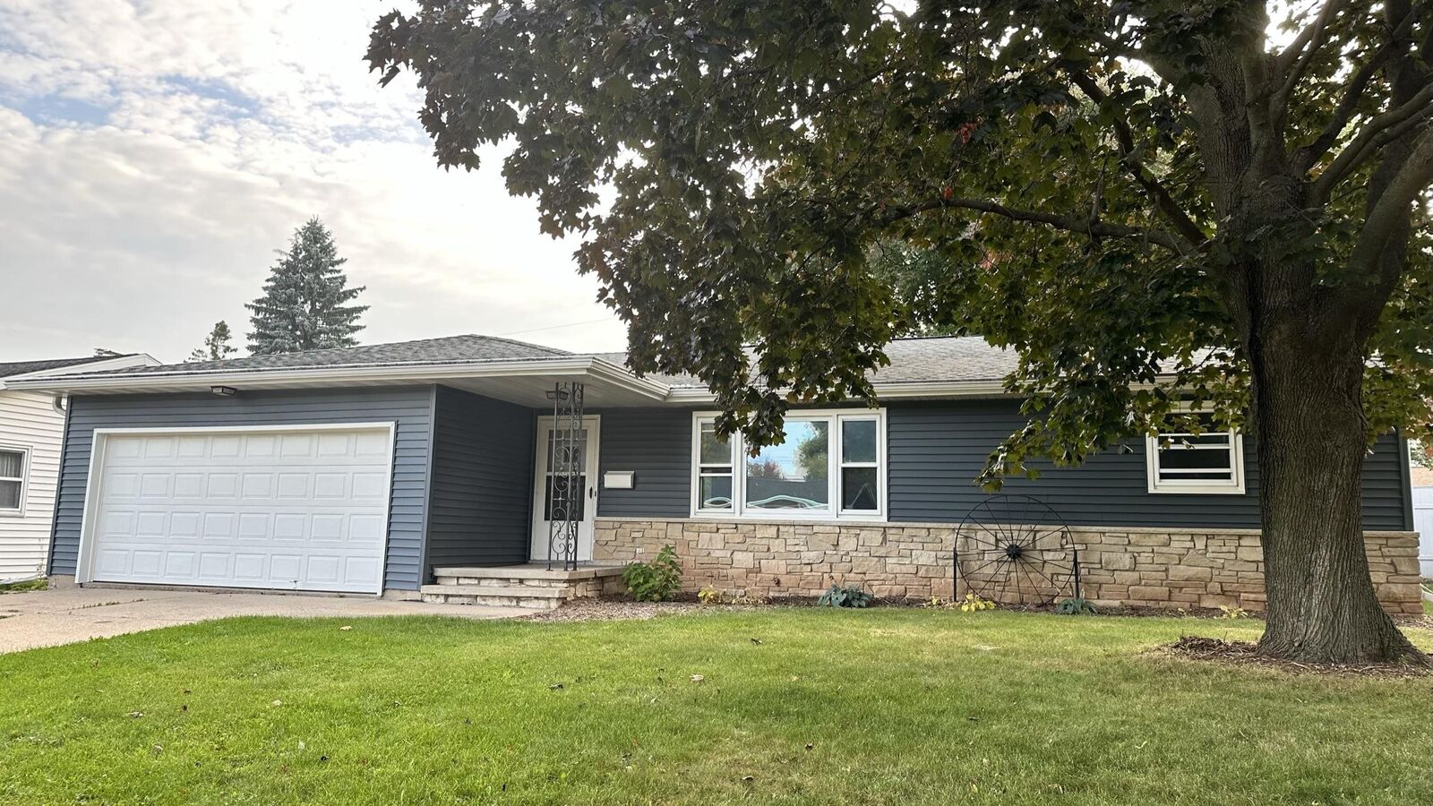 Property Photo:  1012 S Midpark Drive  WI 54915 