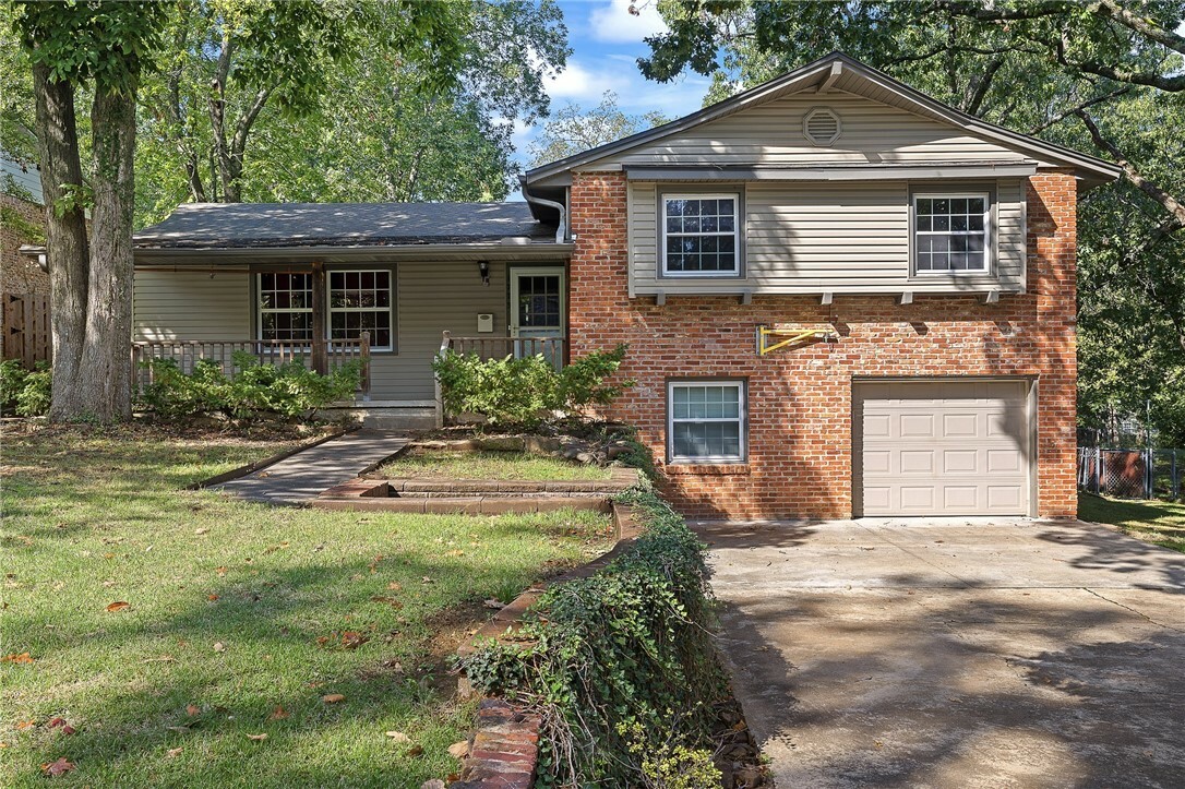 Property Photo: 1773 Greenvalley Avenue AR 72701