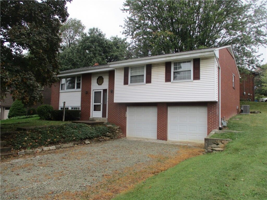 Property Photo:  679 Presque Isle Dr  PA 15239 