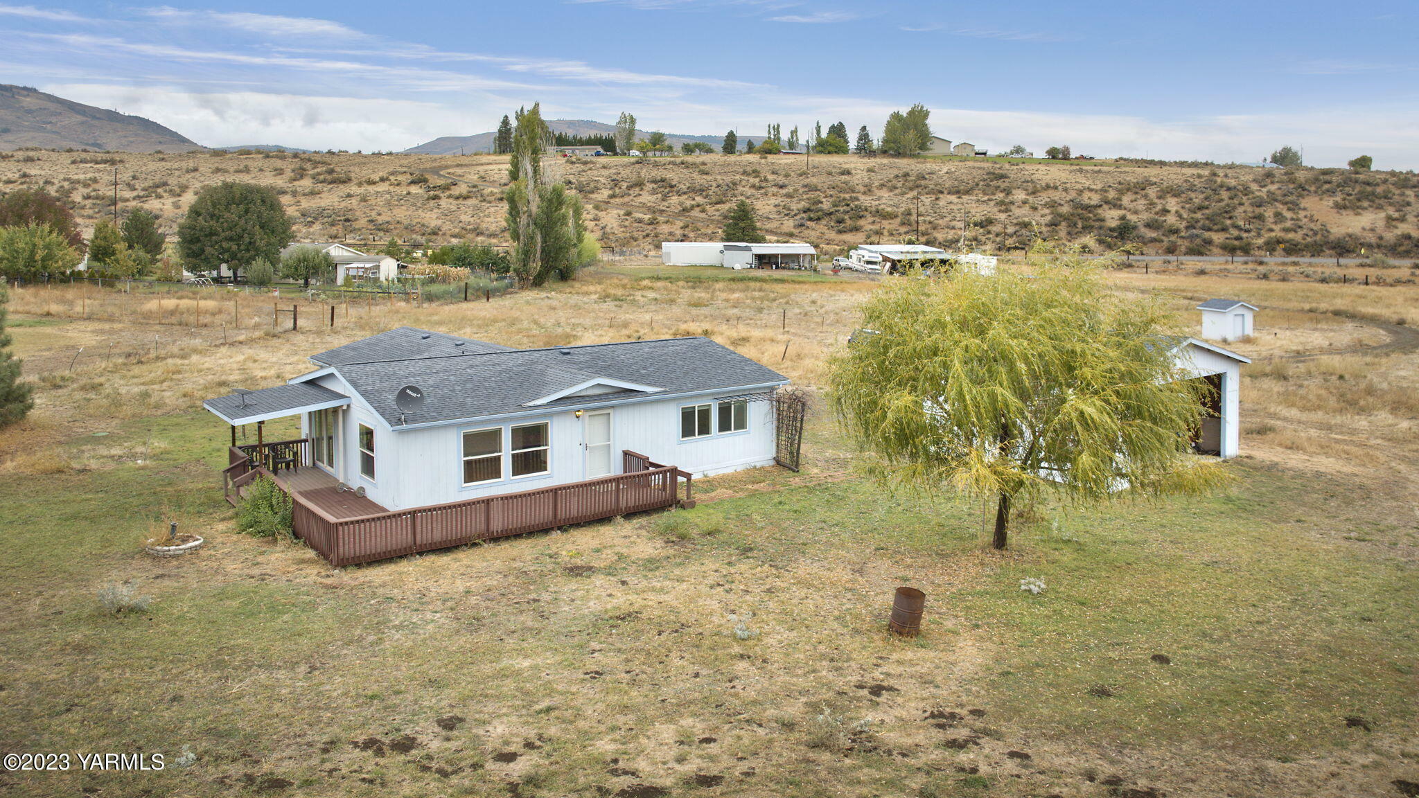 Property Photo:  990 S Fork Rd  WA 98903 