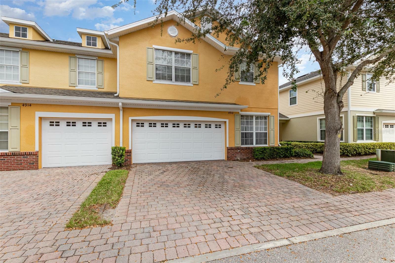 Property Photo:  4910 Poolside Drive  FL 34769 