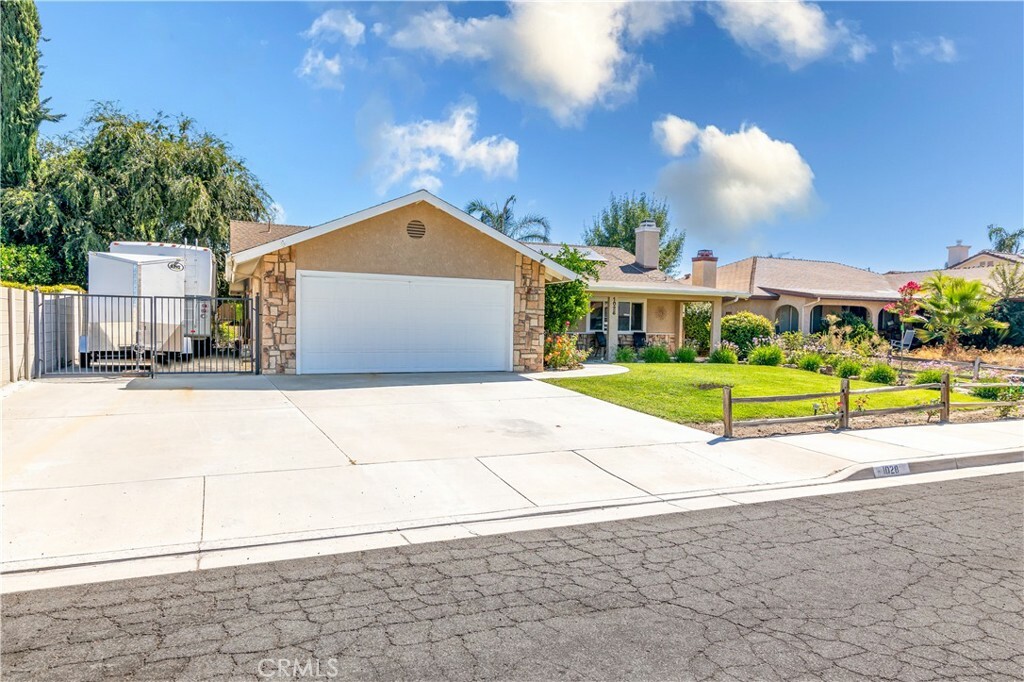 Property Photo: 1028 Corwin Place CA 92544