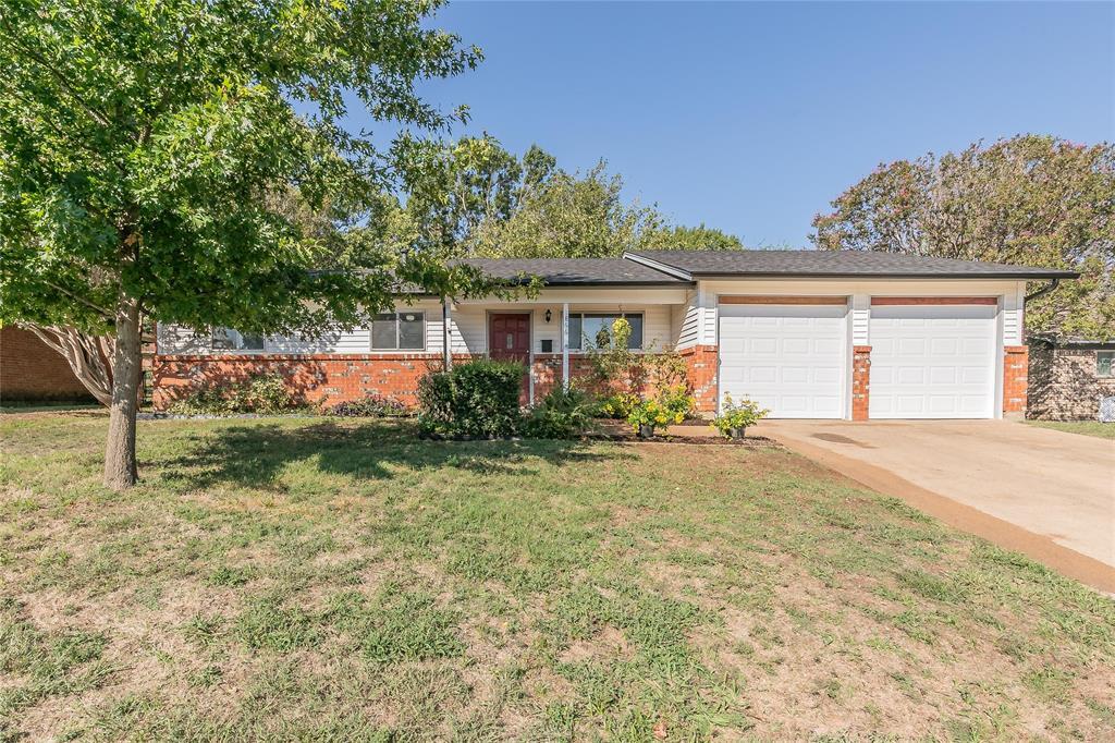 Property Photo: 1866 Shelman Trail TX 76112