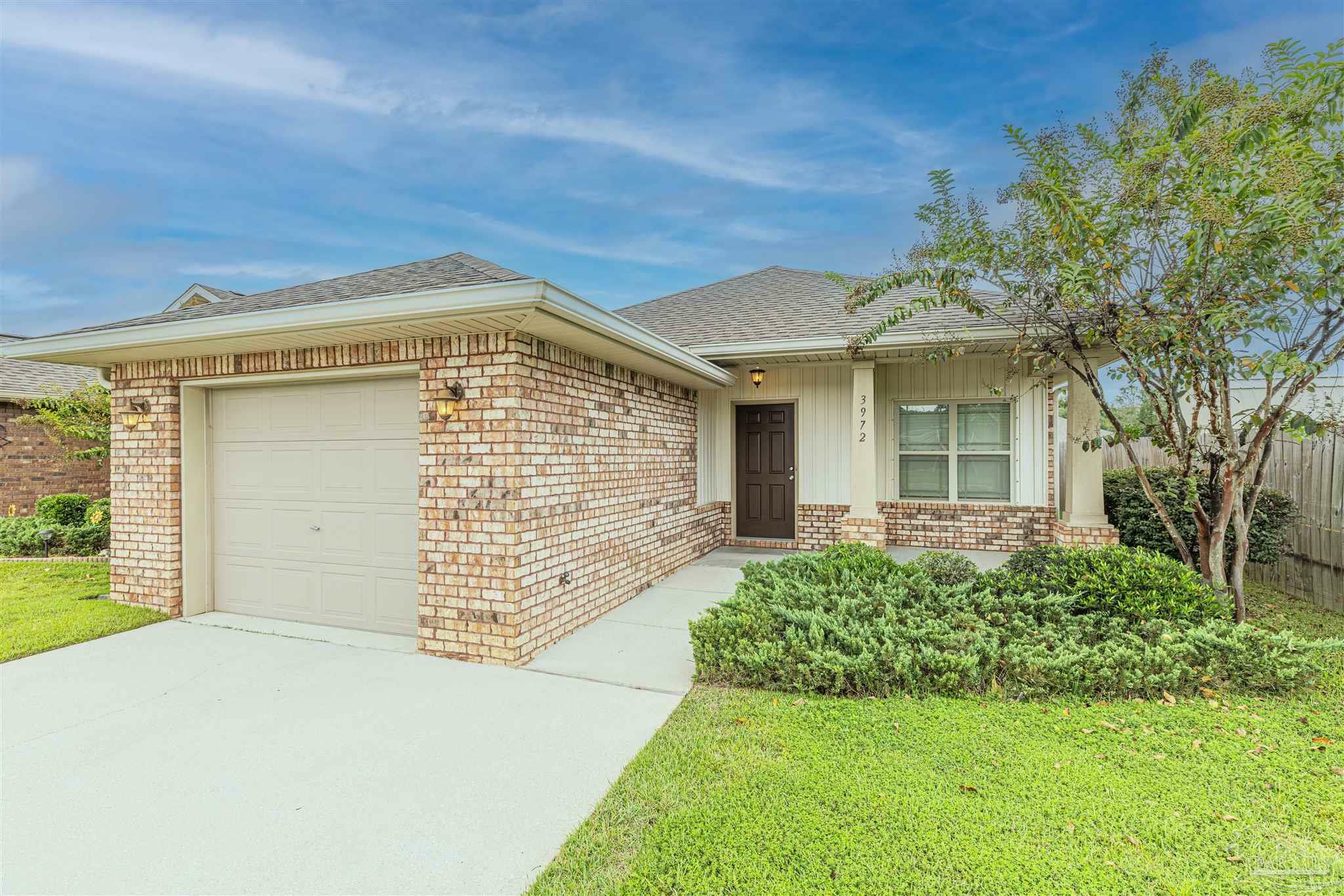 Property Photo:  3972 Willow Glen Dr  FL 32571 