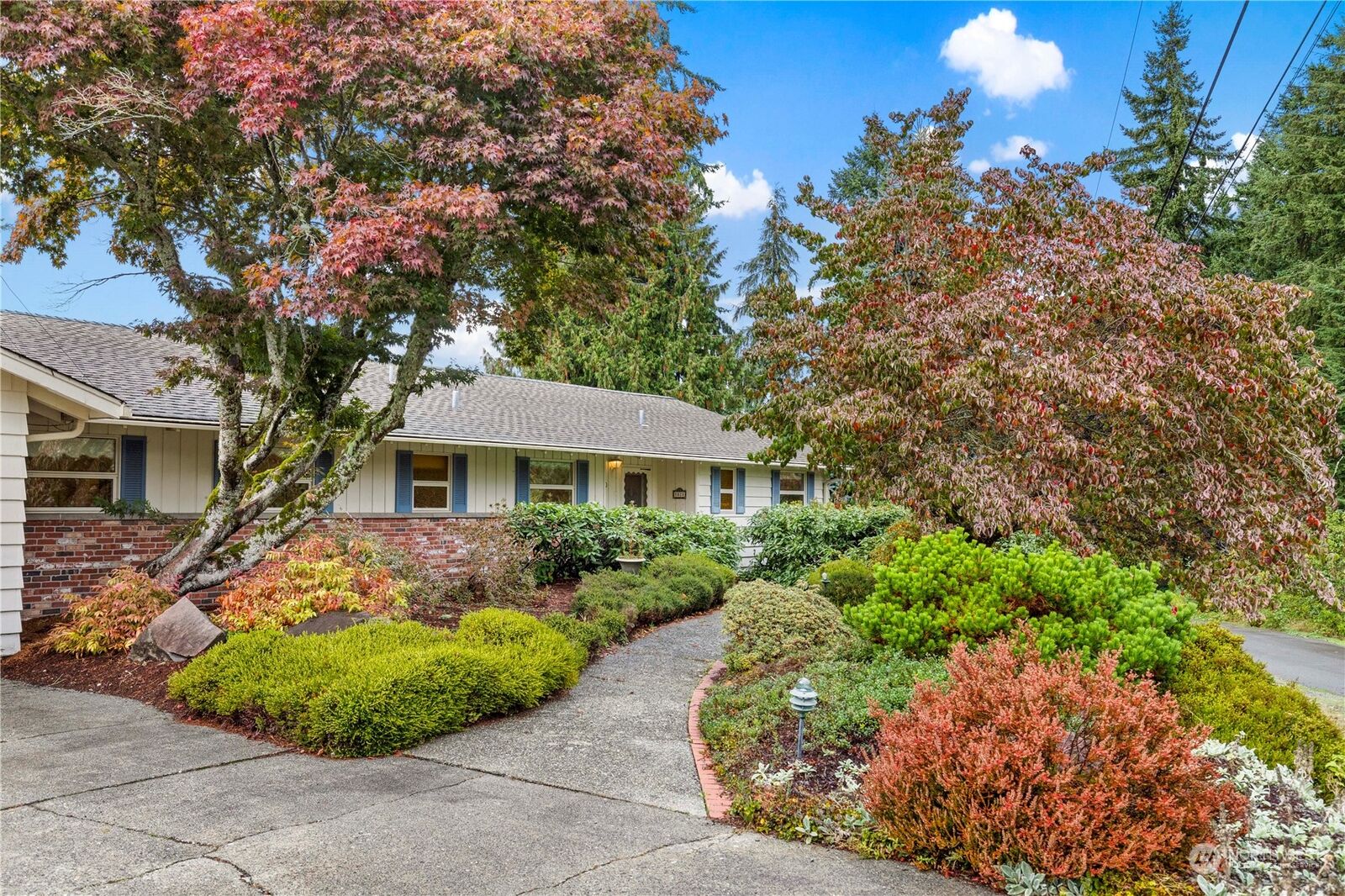 House for sale in Everett 5020 Crest Lane, Everett, WA 98203