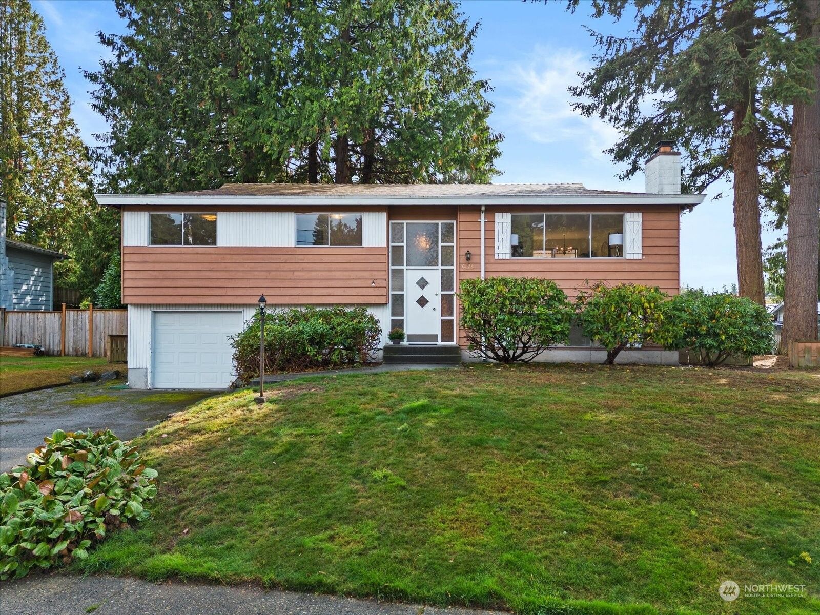 House for sale in Lynnwood 6824 192nd Street SW, Lynnwood, WA 98036