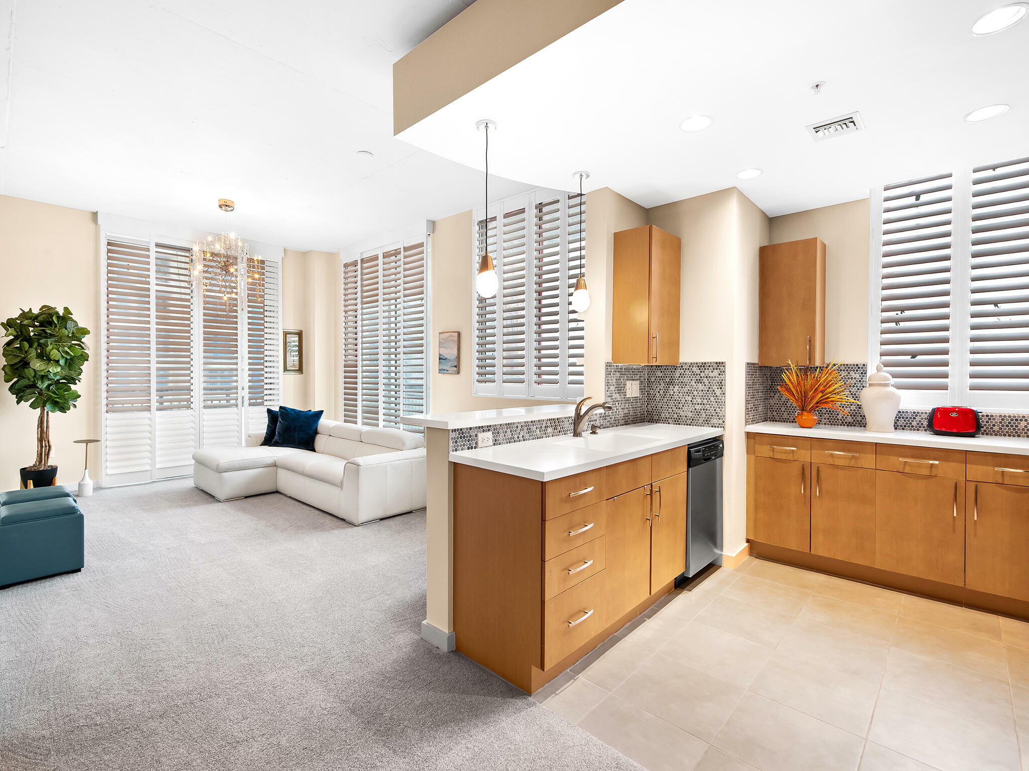 Property Photo: 300 S Australian Avenue 1018 FL 33401