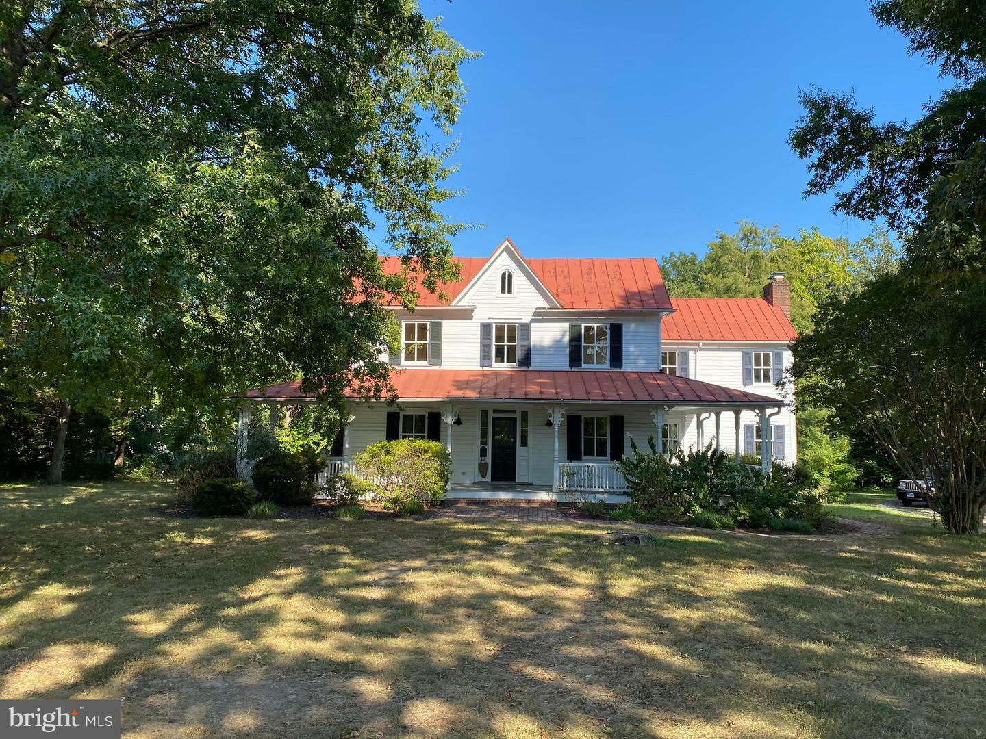 Property Photo: 2203 Scroggins Road VA 22302