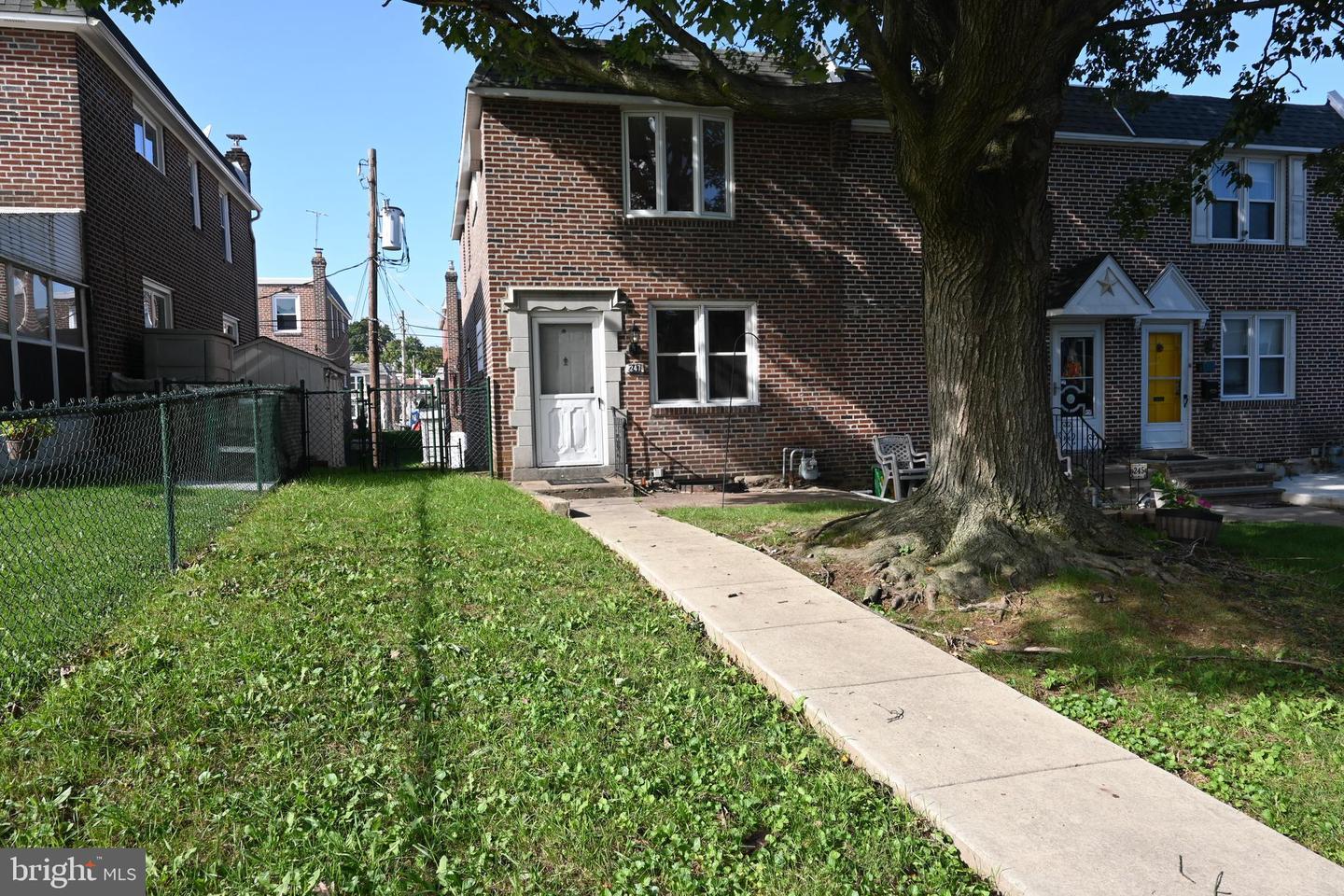 Property Photo: 247 W Wyncliffe Avenue PA 19018