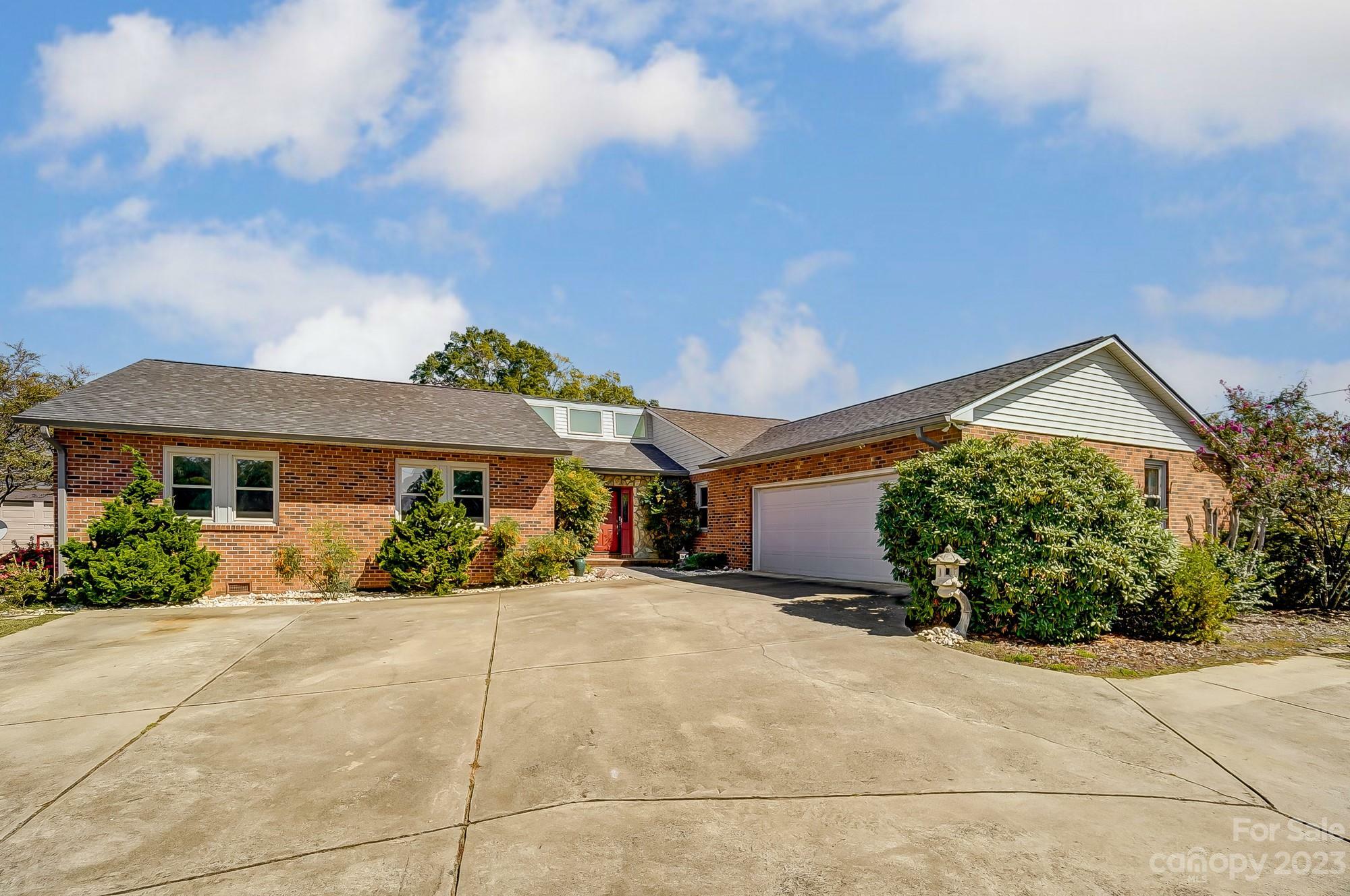 Property Photo: 5424 Irish Potato Road NC 28083