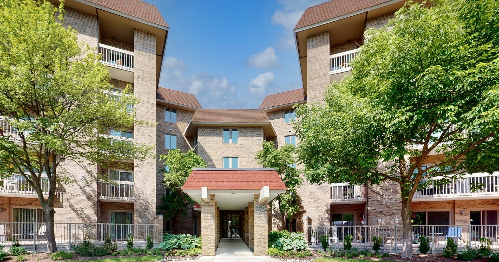 Property Photo: 1280 Rudolph Road 5E IL 60062