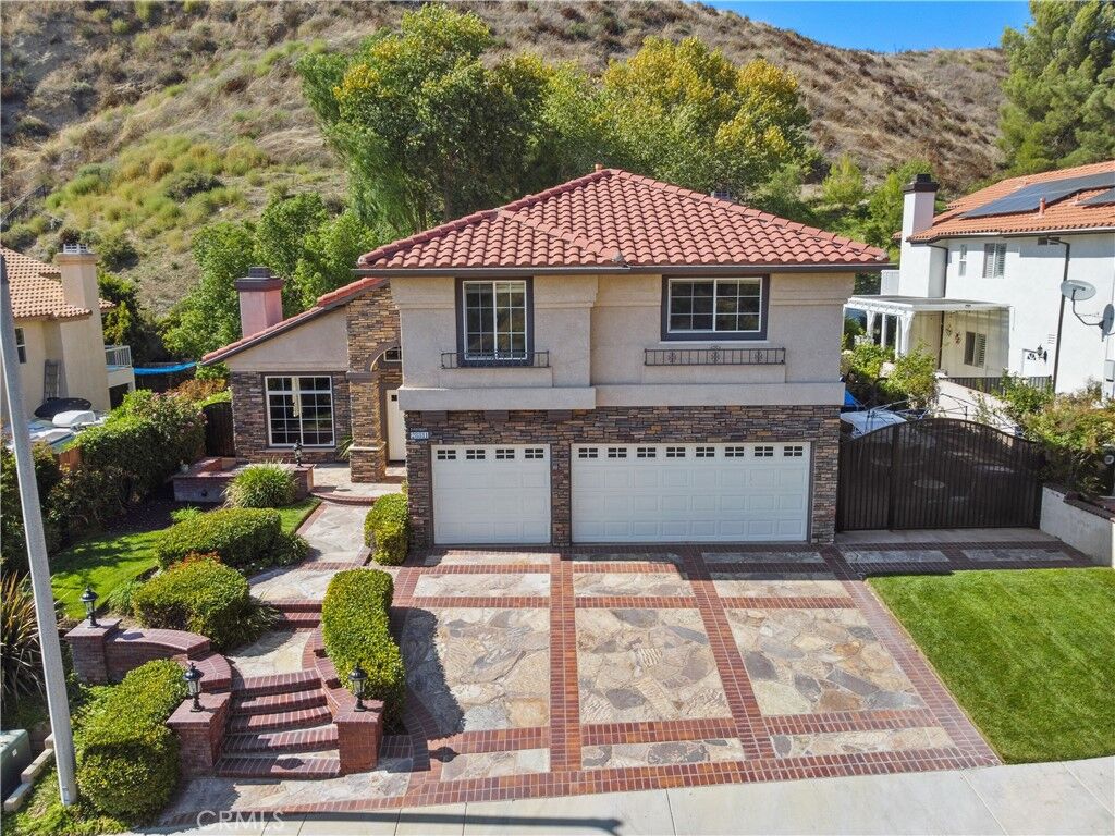 Property Photo: 28811 Park Woodland Place CA 91390