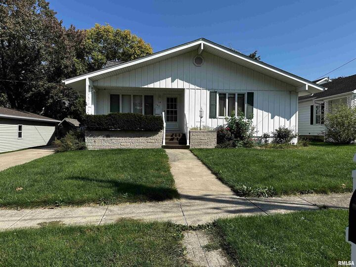 107 S 1st Street  Roanoke IL 61561 photo