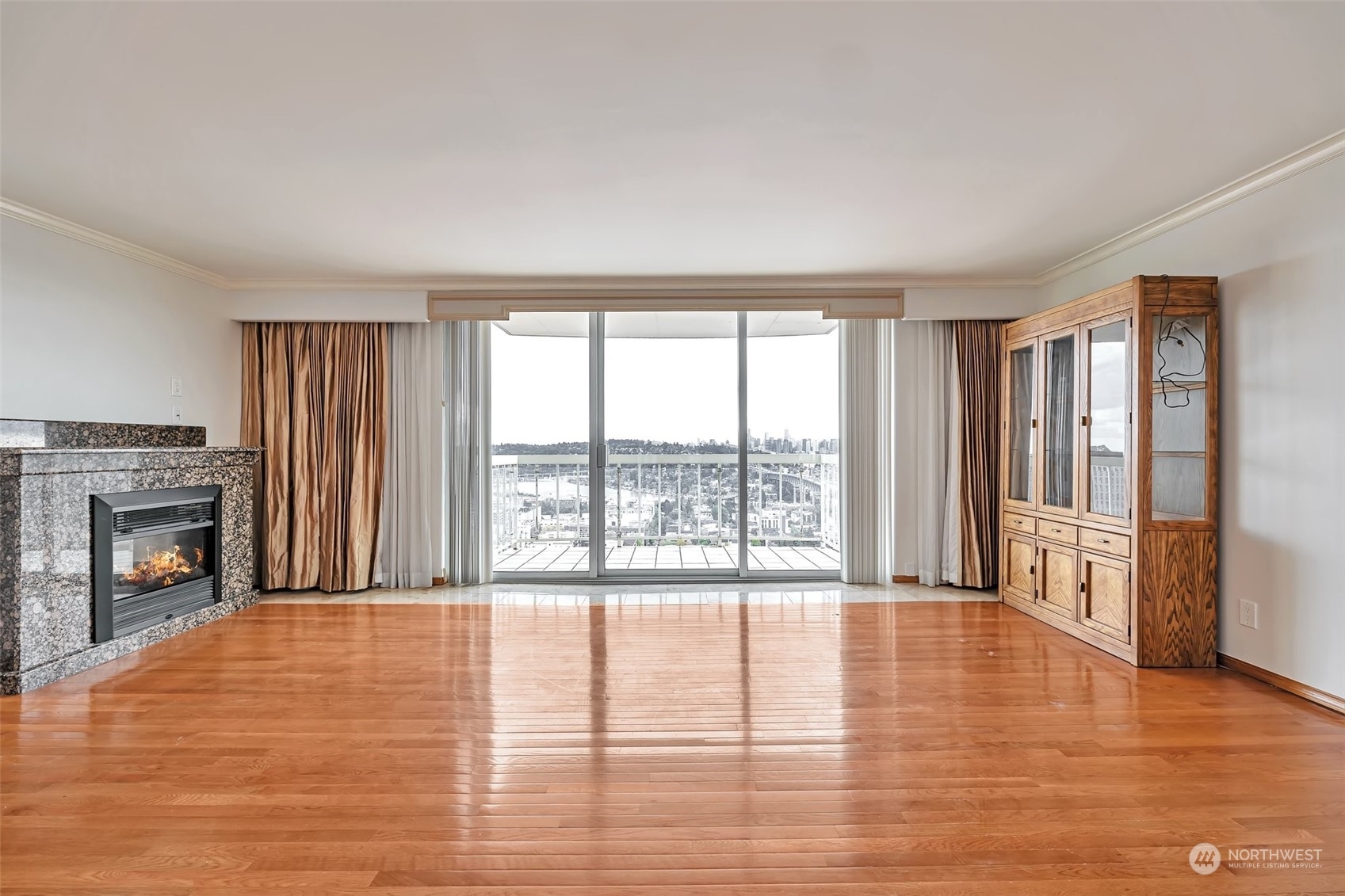 Property Photo: 4540 8th Avenue NE 2401 WA 98105