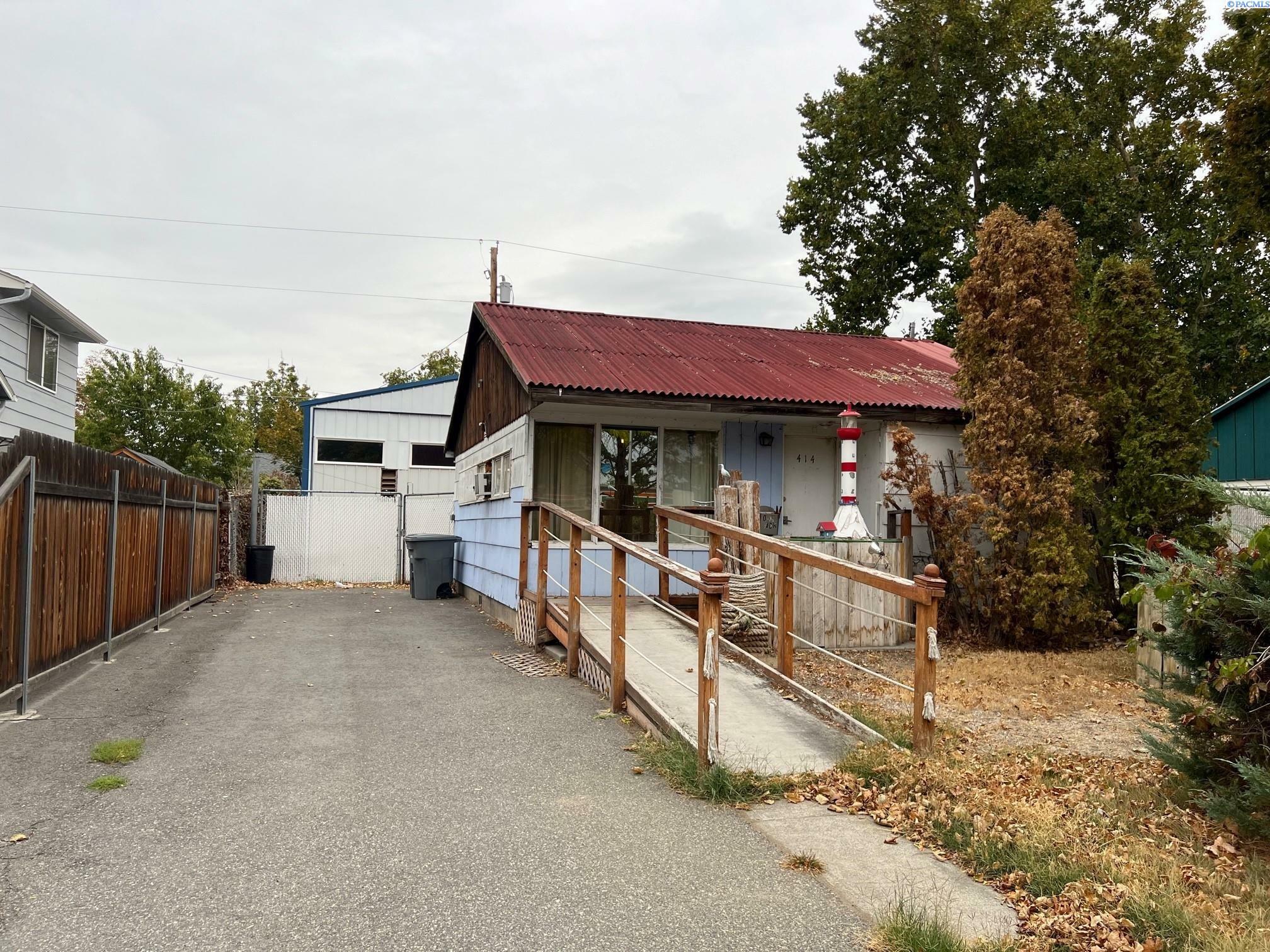 Property Photo:  414 Wright Ave  WA 99352 