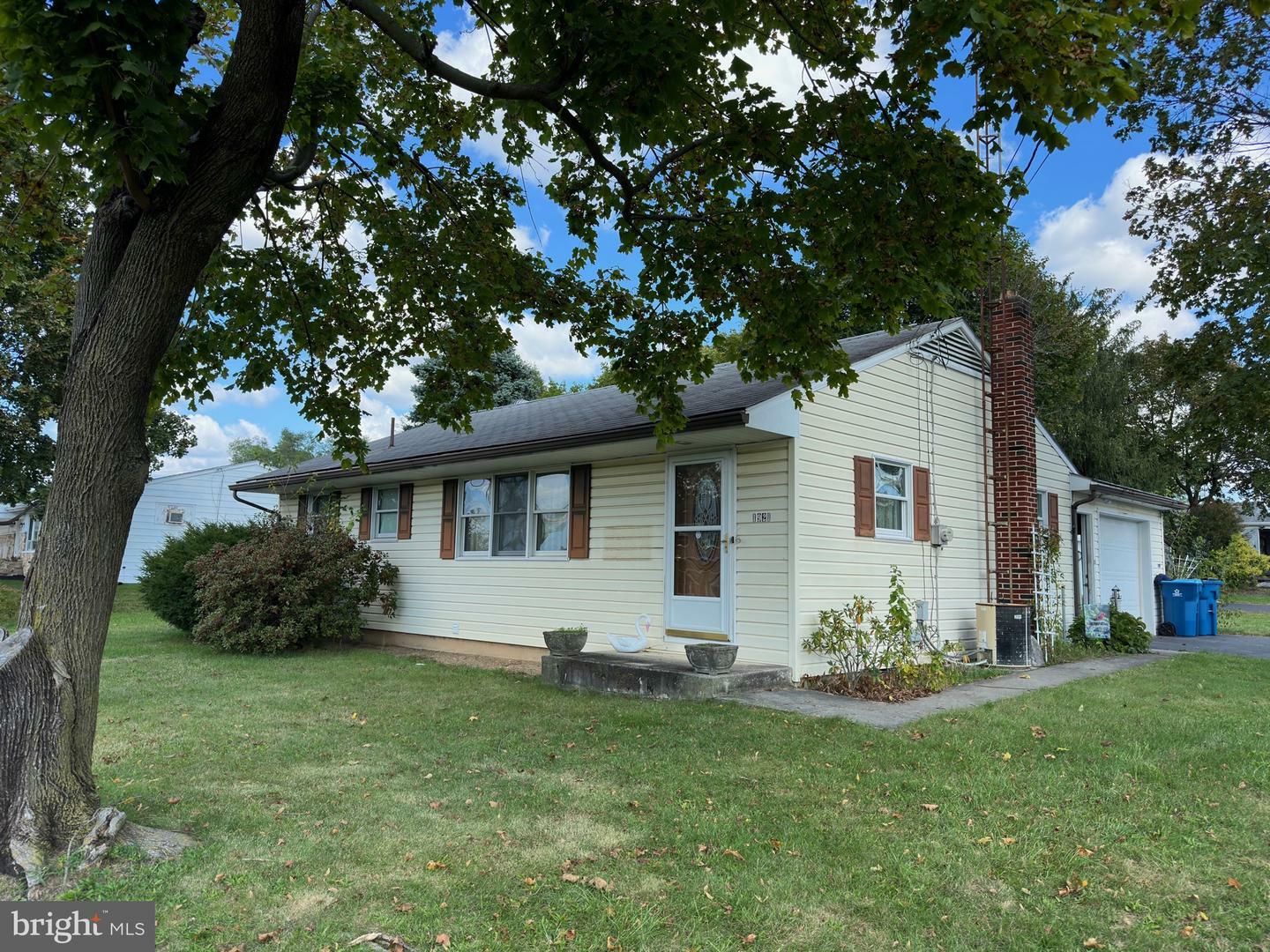 Property Photo:  1921 Fry Loop Avenue  PA 17013 