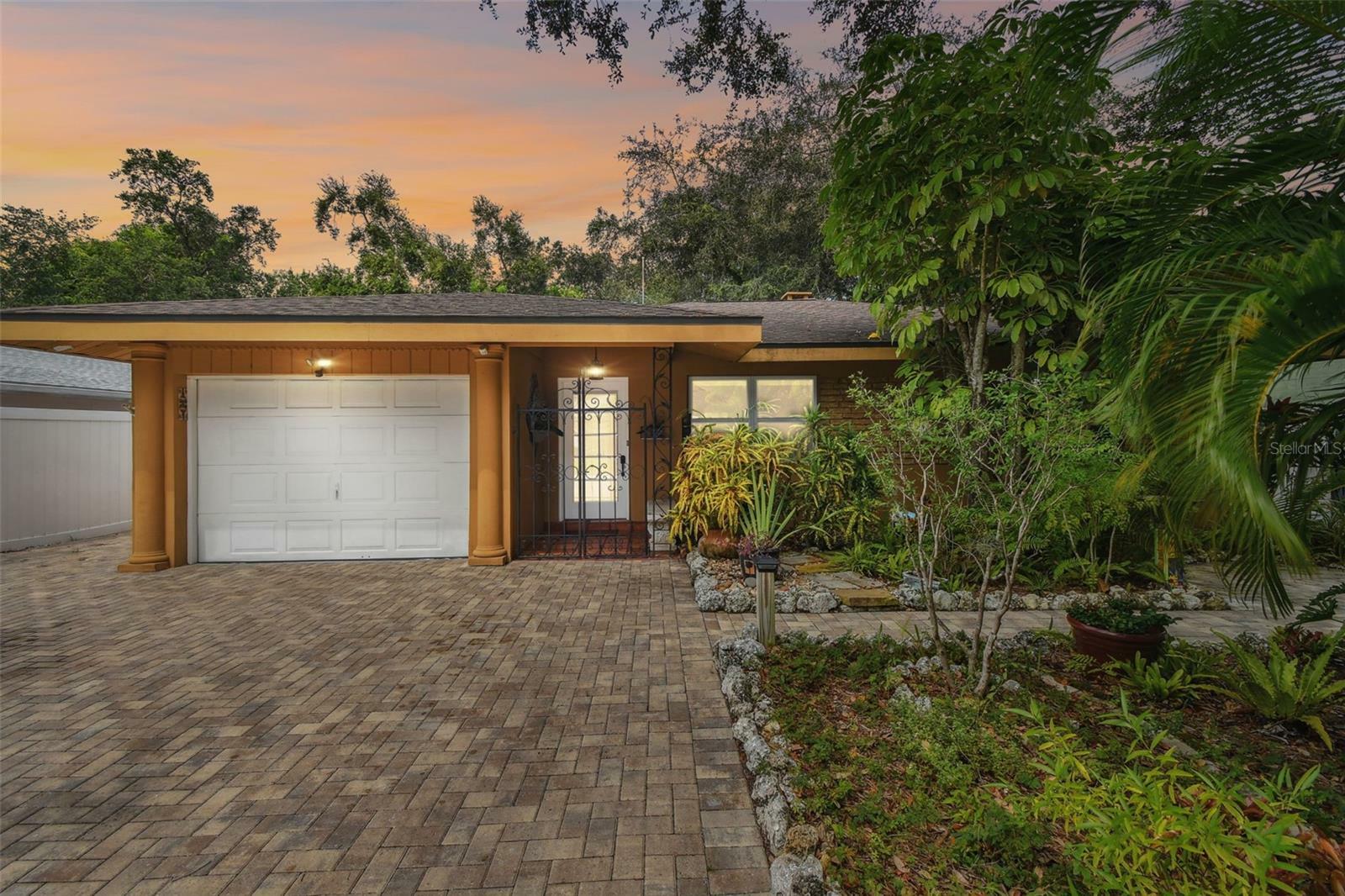 Property Photo: 3228 1st Avenue W FL 34205