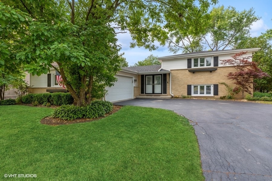 Property Photo: 706 W Ladd Street IL 60004