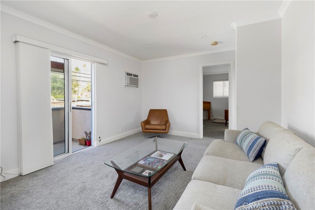 Property Photo:  219 1/2 Ximeno Avenue  CA 90803 