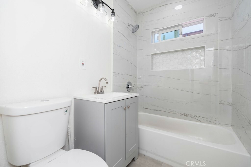 Property Photo:  424 E 214th Street  CA 90745 