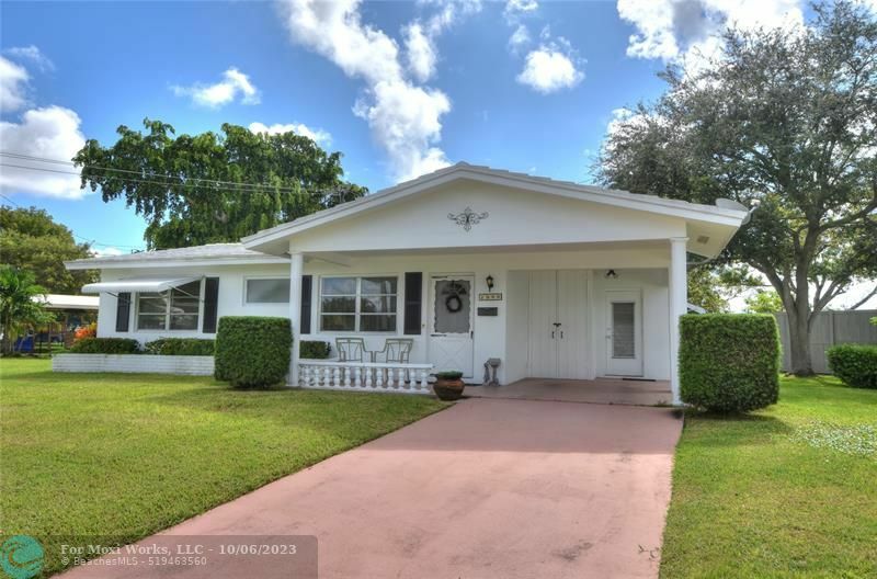 Property Photo:  2500 NW 48th St  FL 33309 