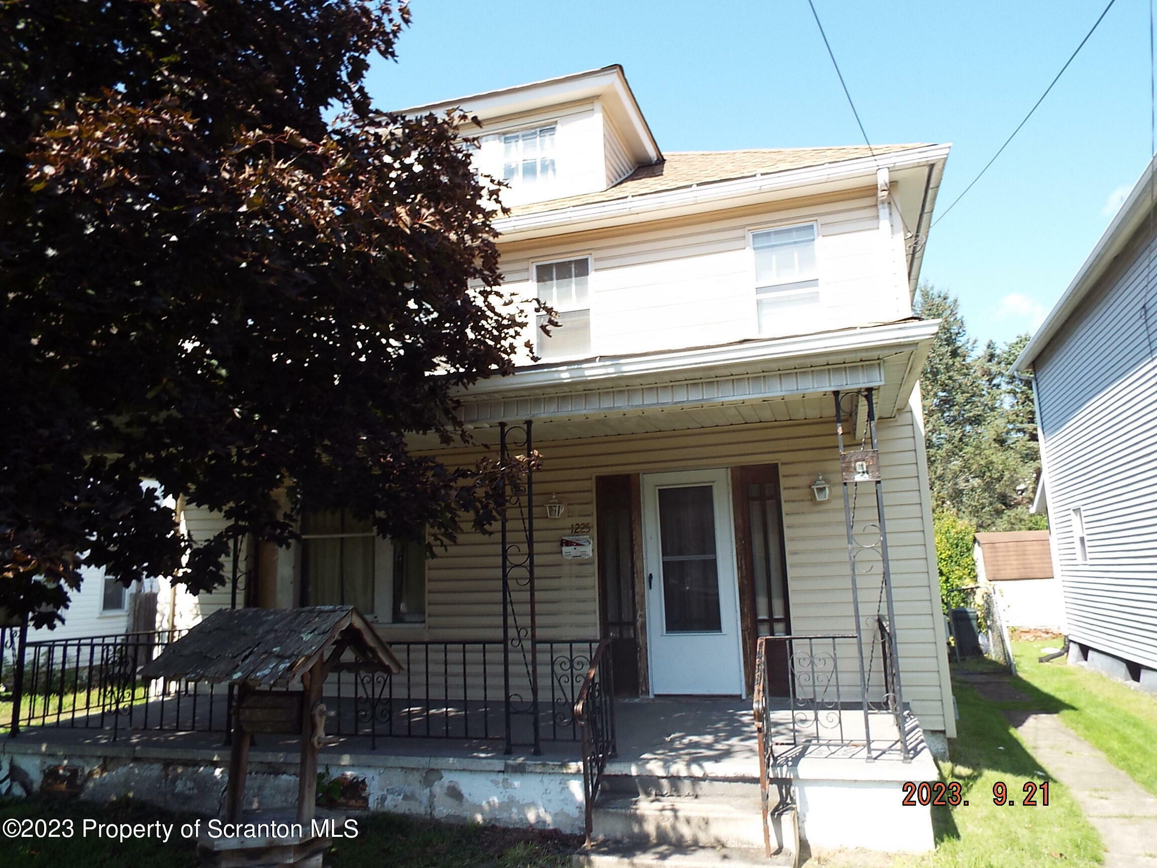 Property Photo:  1225 Frieda Street  PA 18519 