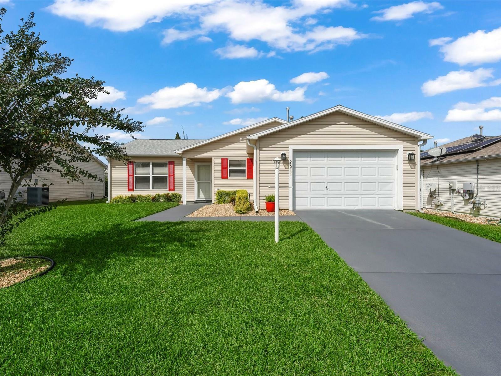 Property Photo: 9611 SE 168th Maplesong Lane FL 32162