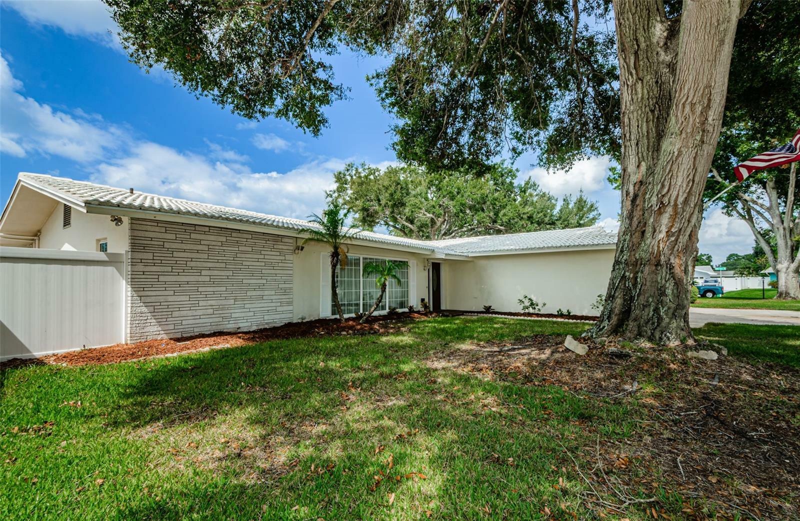 Property Photo: 10352 137th Lane FL 33774