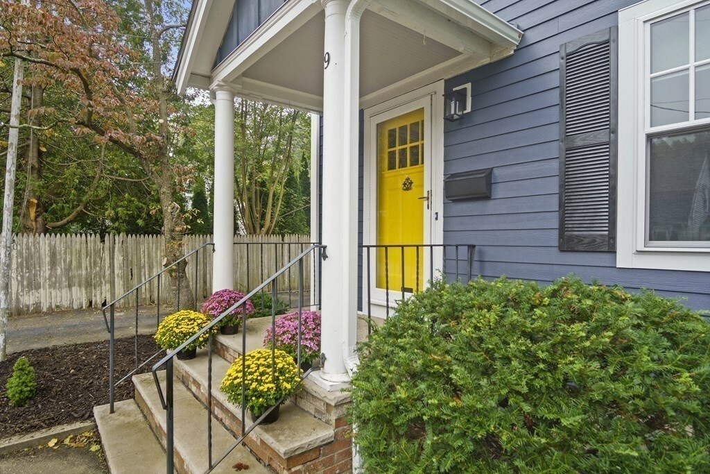 Property Photo:  9 Munroe Ave  MA 01801 