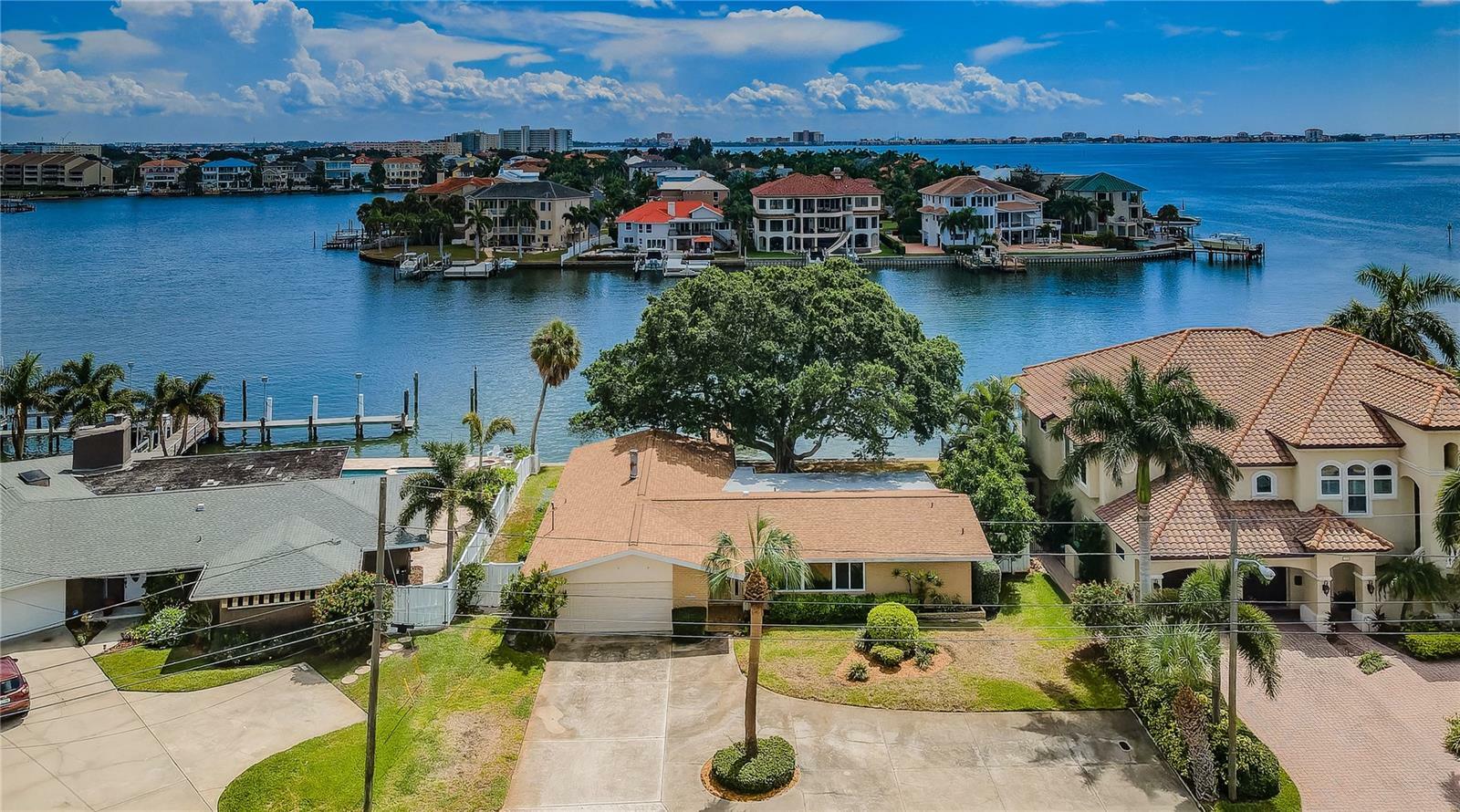 Property Photo:  2000 Dolphin Boulevard S  FL 33707 