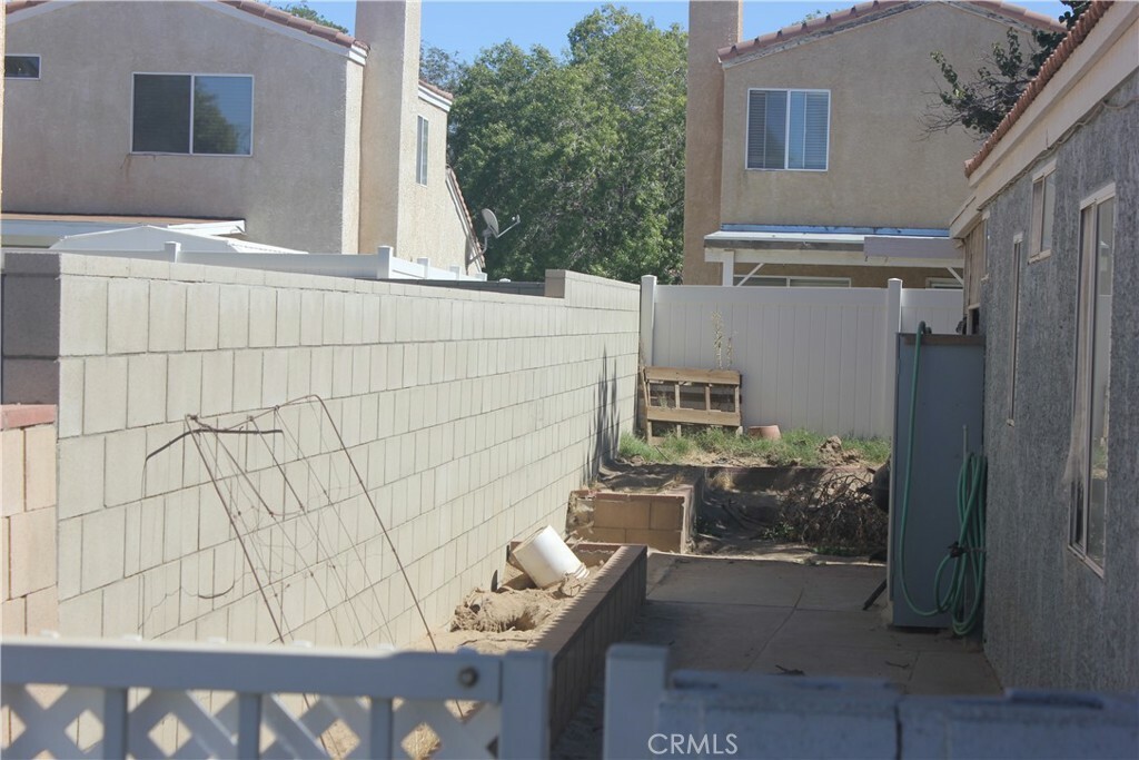 Property Photo:  44916 12th Street E  CA 93535 