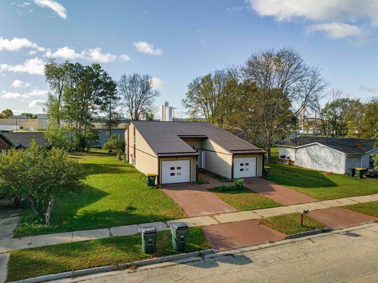 Property Photo:  1116 Maple Street  WI 53959 