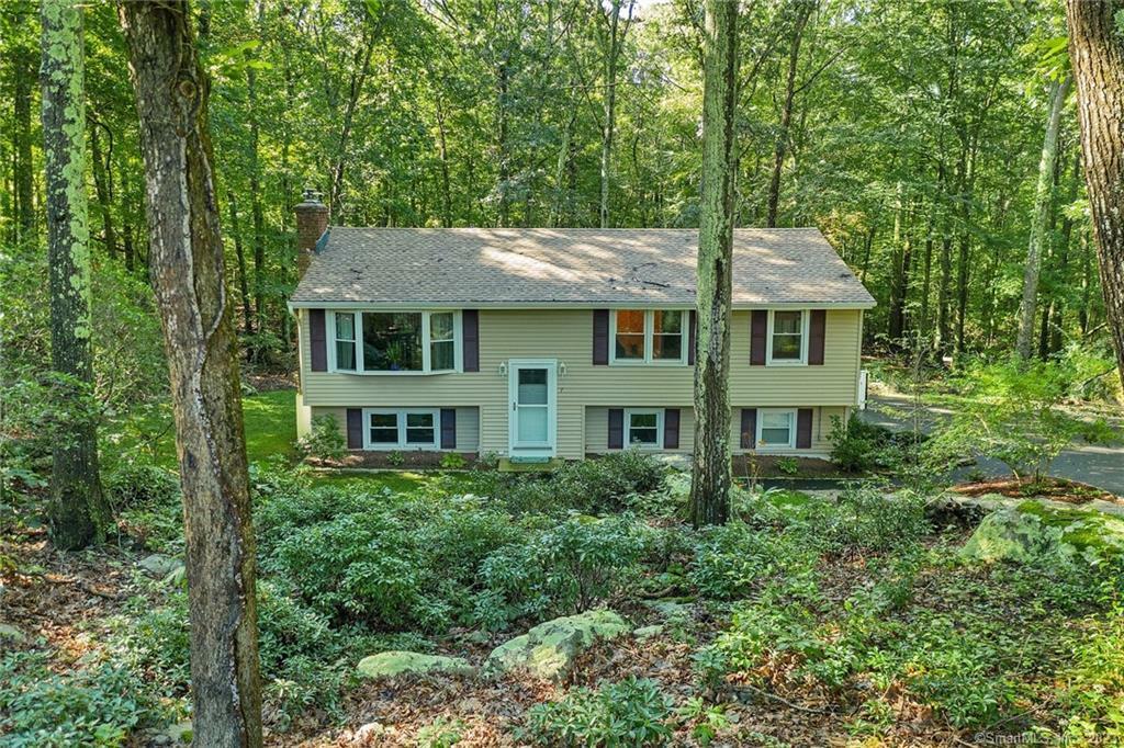Property Photo:  7 Bramble Bush Drive  CT 06357 