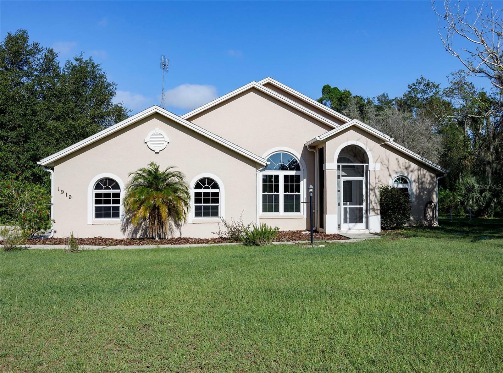 Property Photo:  1919 Glen View Road  FL 34731 