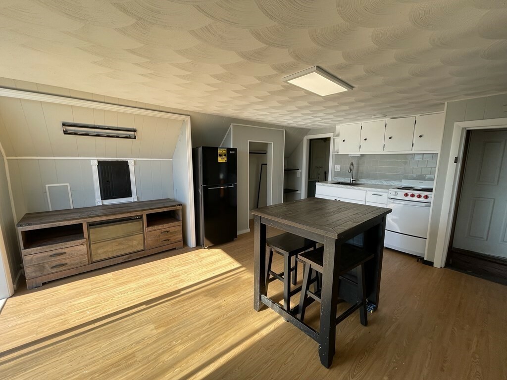 Property Photo: 549 Bennington St 4 MA 02128