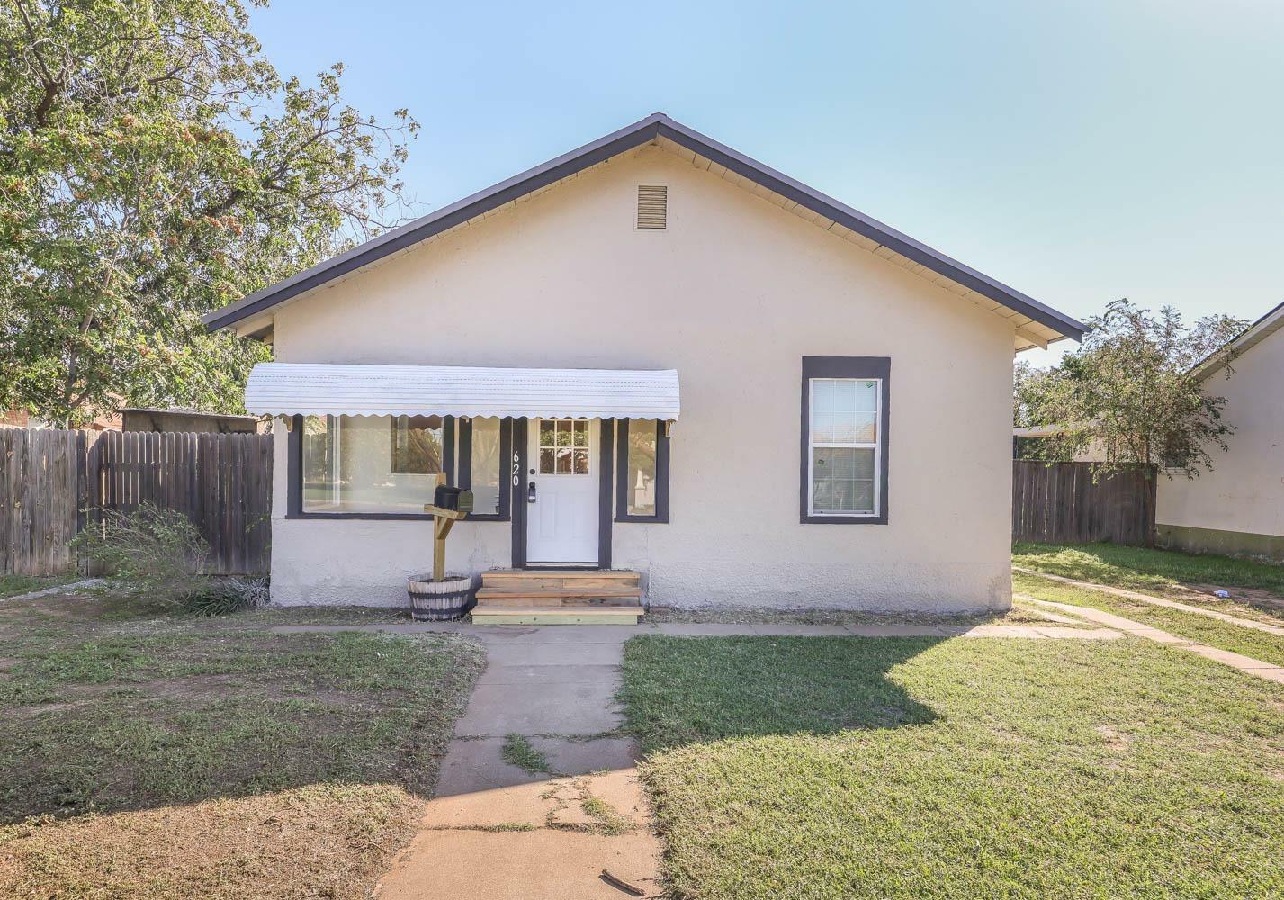 Property Photo:  620 S 11th Street  TX 79364 