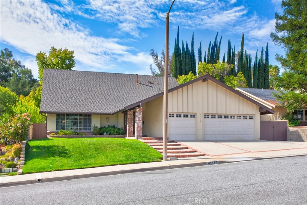 Property Photo:  24133 Avenida Crescenta  CA 91355 