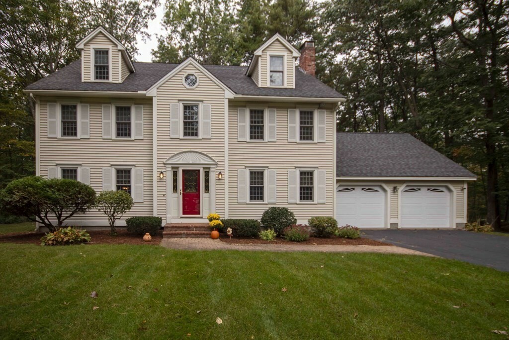 Property Photo:  4 Cherokee Court  NH 03053 