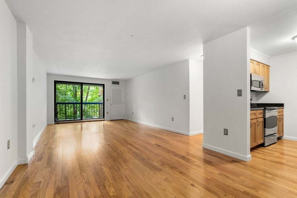 Property Photo:  22 Railroad St 109  MA 01810 