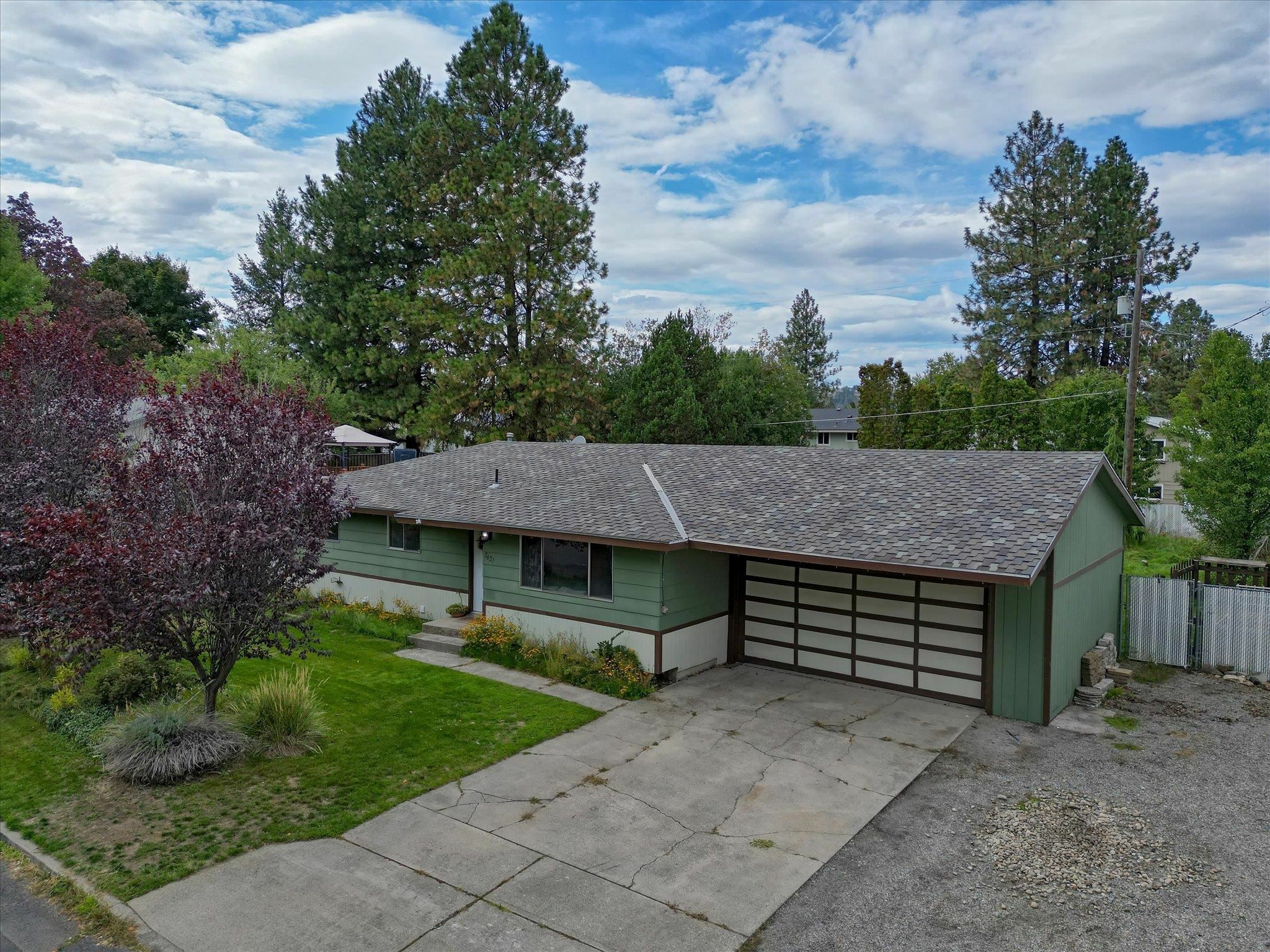 Property Photo:  7431 N Calkins Dr  WA 99208 